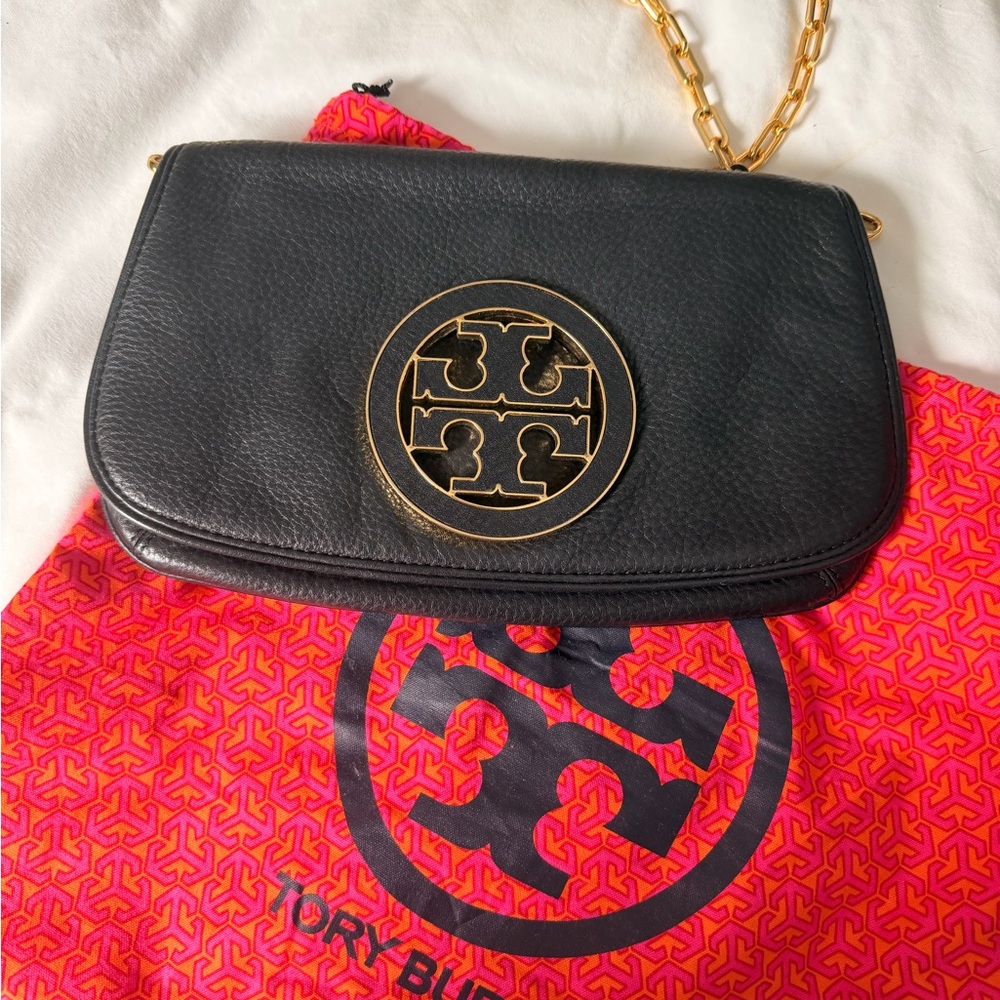 Tory Burch Amanda Logo Flap Clutch in black leather with gold-tone hardware